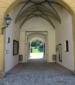Bild: Durchgang zum inneren Burghof